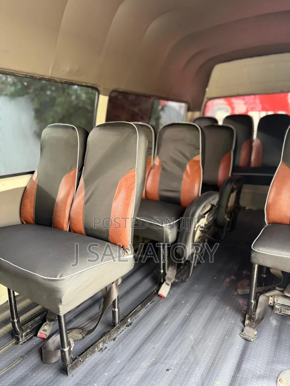 Toyota HiAce 2001 Red