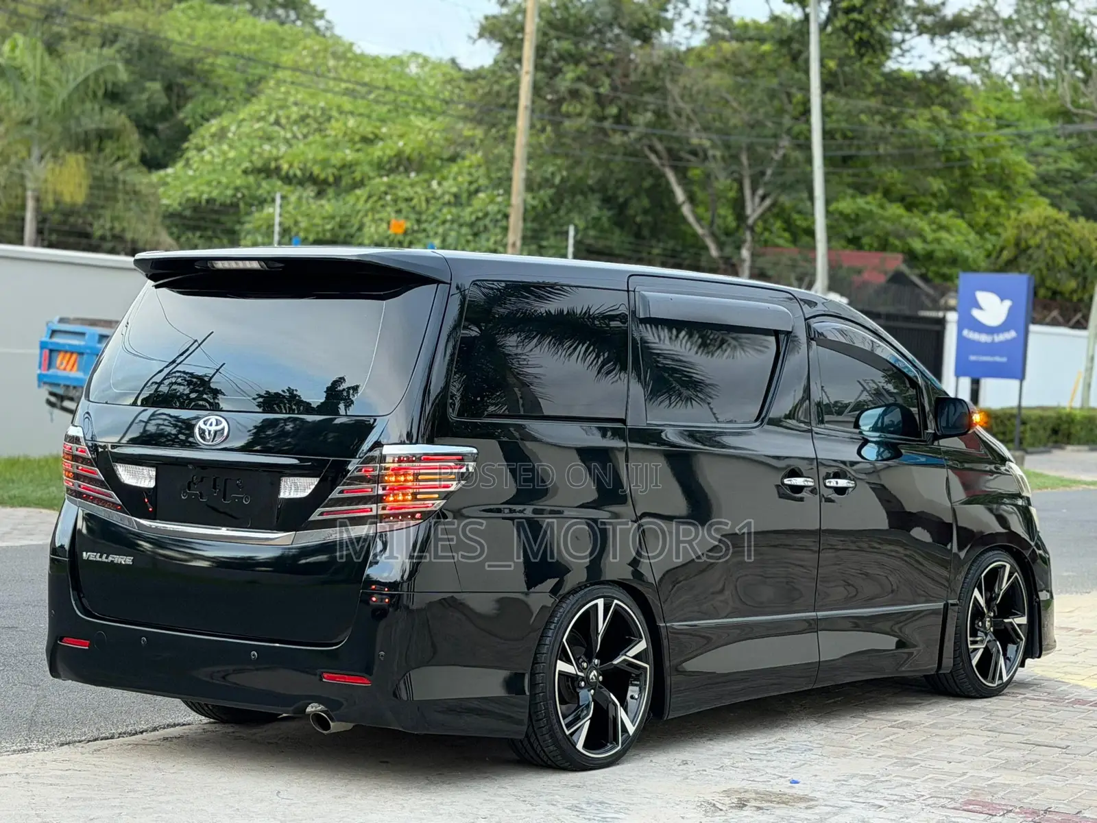 Toyota Vellfire 2009 Black