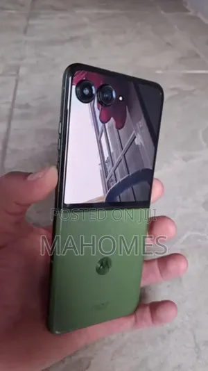 New Motorola Razr 50 512 GB