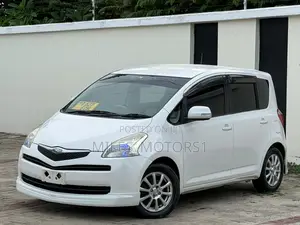 Toyota Ractis 2005 White