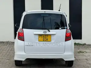 Toyota Ractis 2005 White