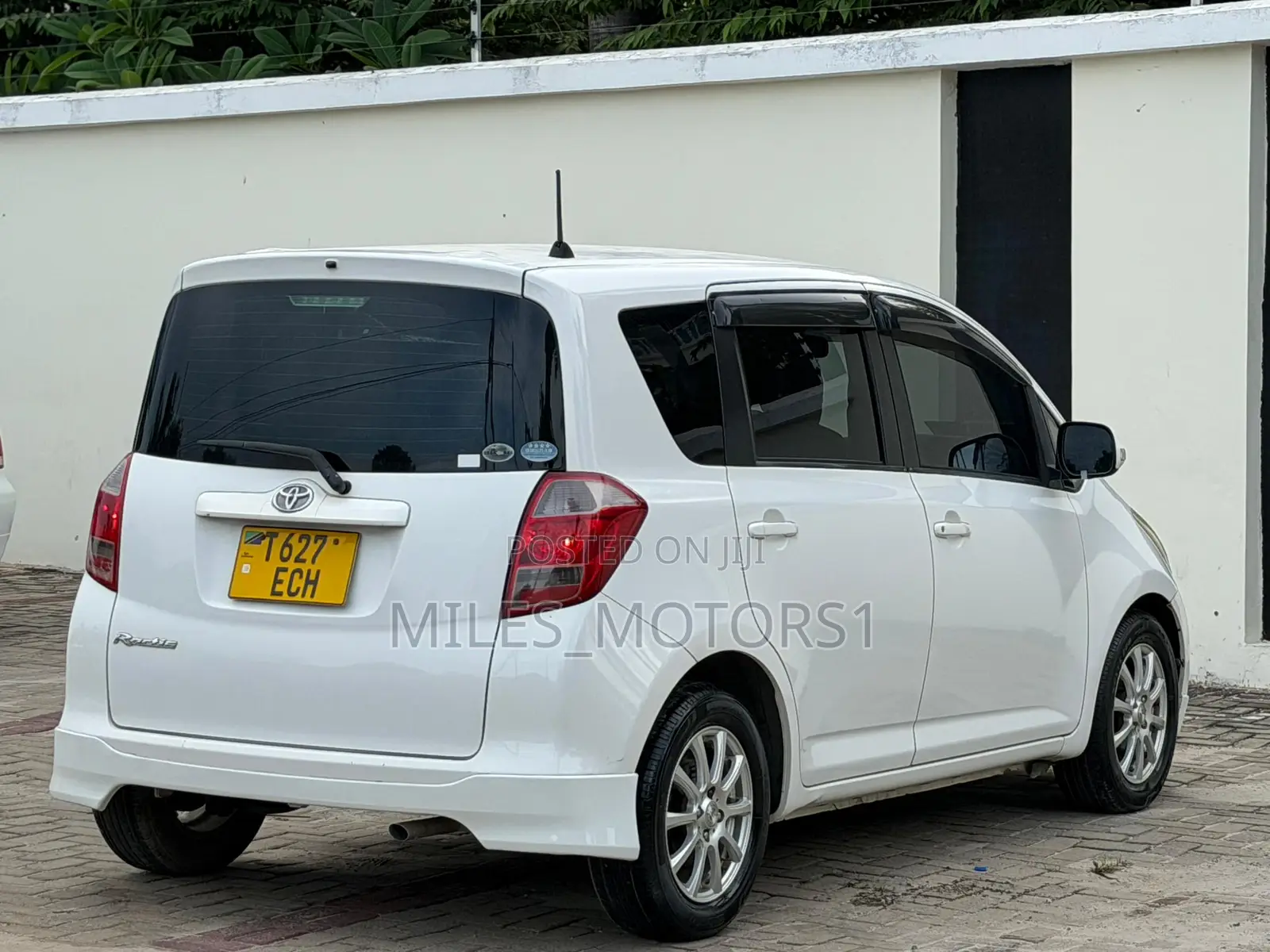 Toyota Ractis 2005 White