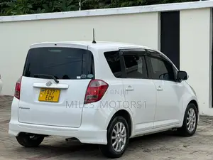 Toyota Ractis 2005 White