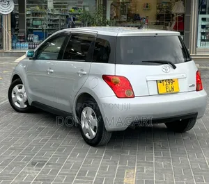 Toyota IST 2005 Silver