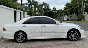 Toyota Crown 2006 White