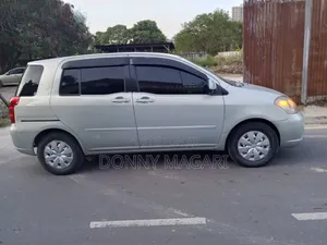 Toyota Raum 2006 Silver