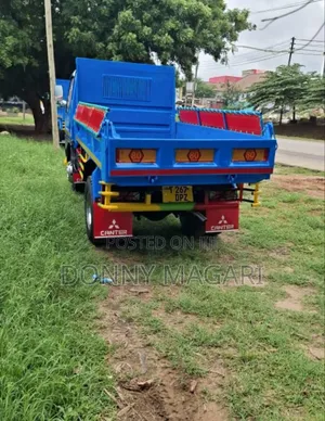 Mitsubishi Canter Tipper