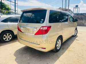 Toyota Alphard 2009 Gold