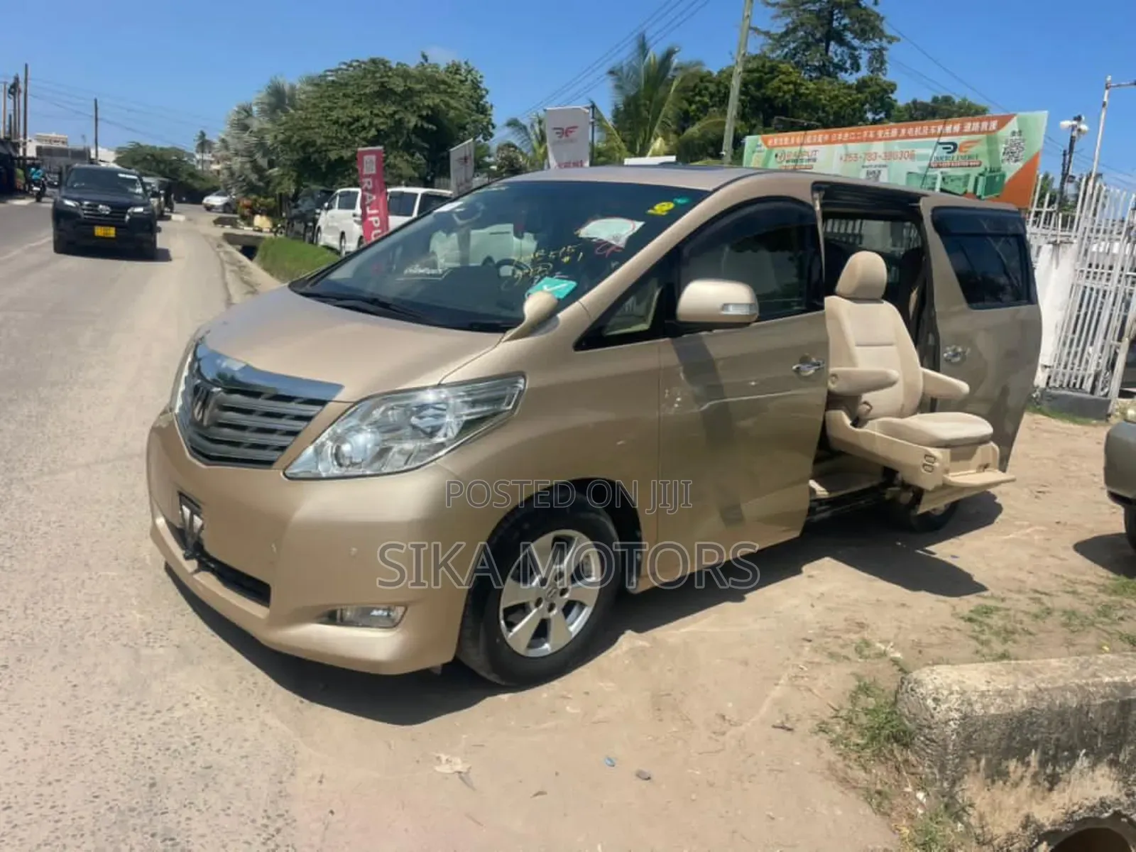 Toyota Alphard 2009 Gold
