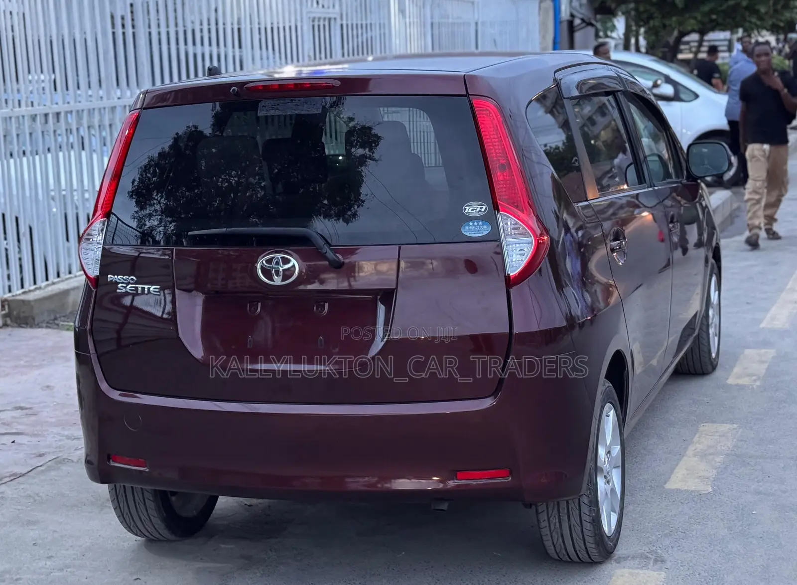Toyota Passo Sette 2010 Burgundy