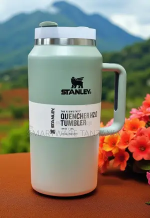 Stanley Flowstate Quencher H2.0 Tumbler 64oz Sage All Day