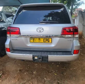 Toyota Land Cruiser 2017 Silver