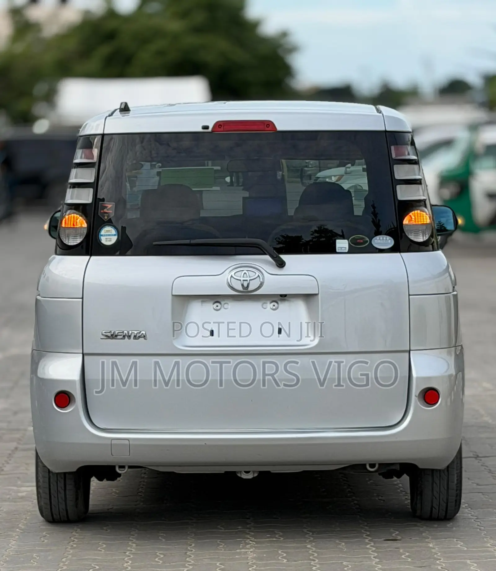 Toyota Sienta 2009 Silver