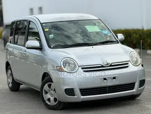 Toyota Sienta 2009 Silver