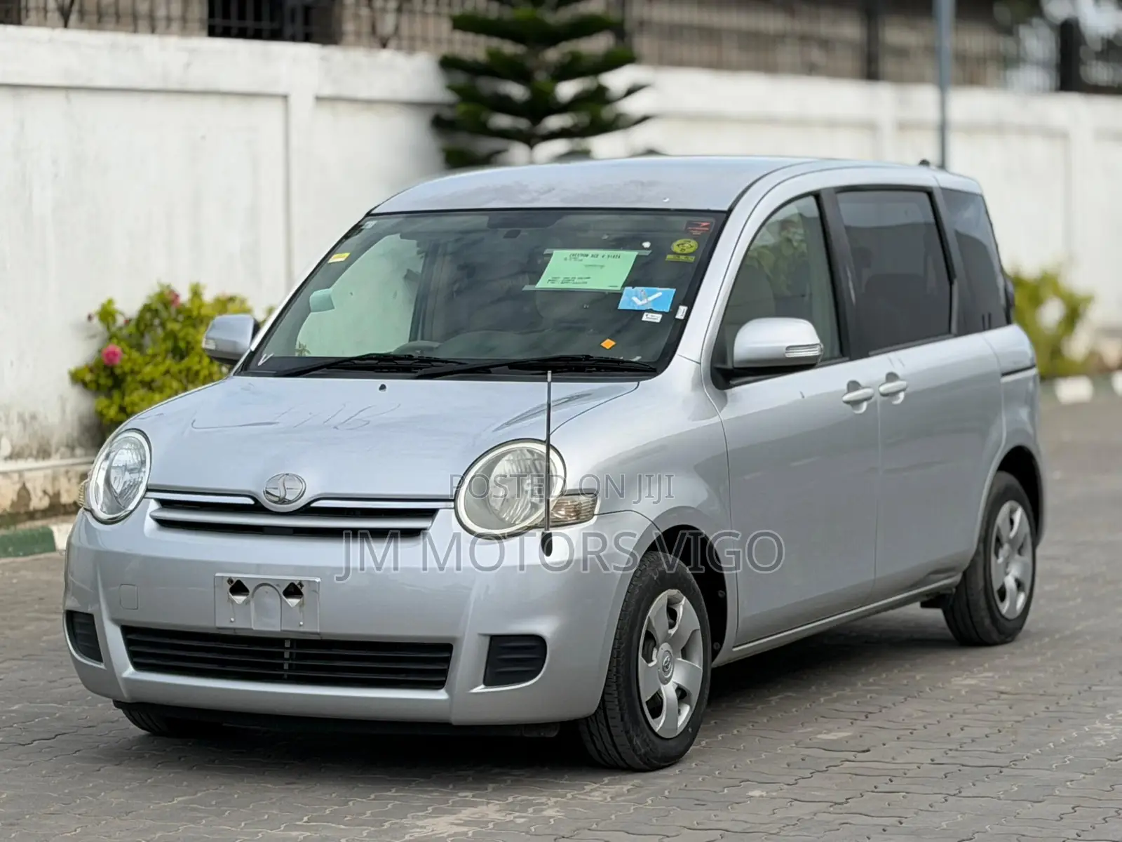 Toyota Sienta 2009 Silver