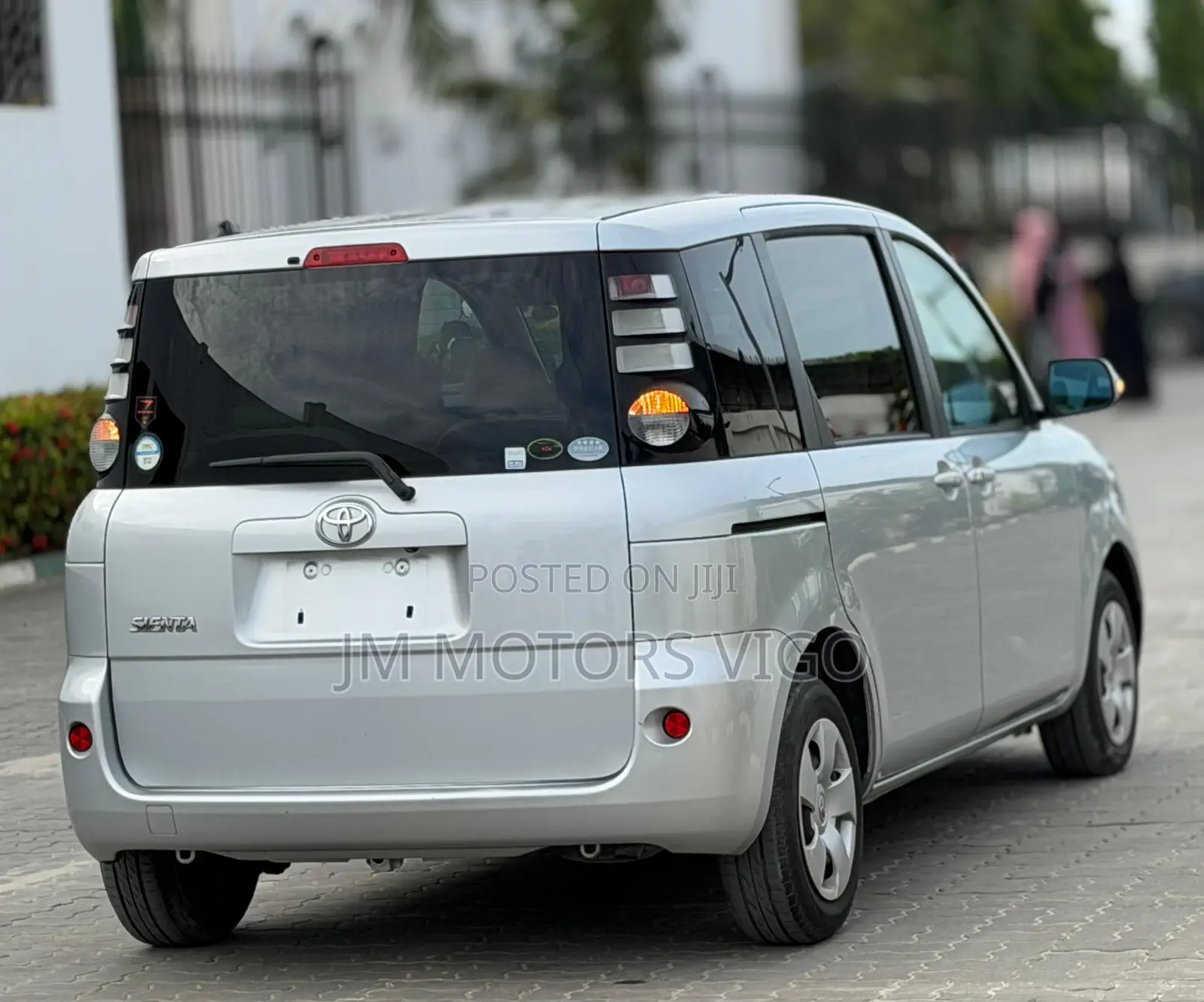 Toyota Sienta 2009 Silver
