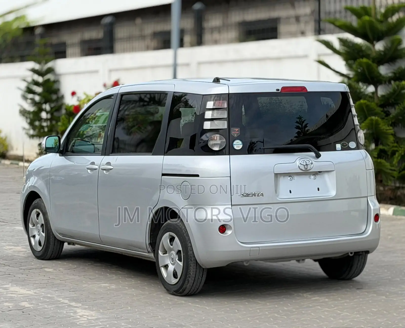 Toyota Sienta 2009 Silver