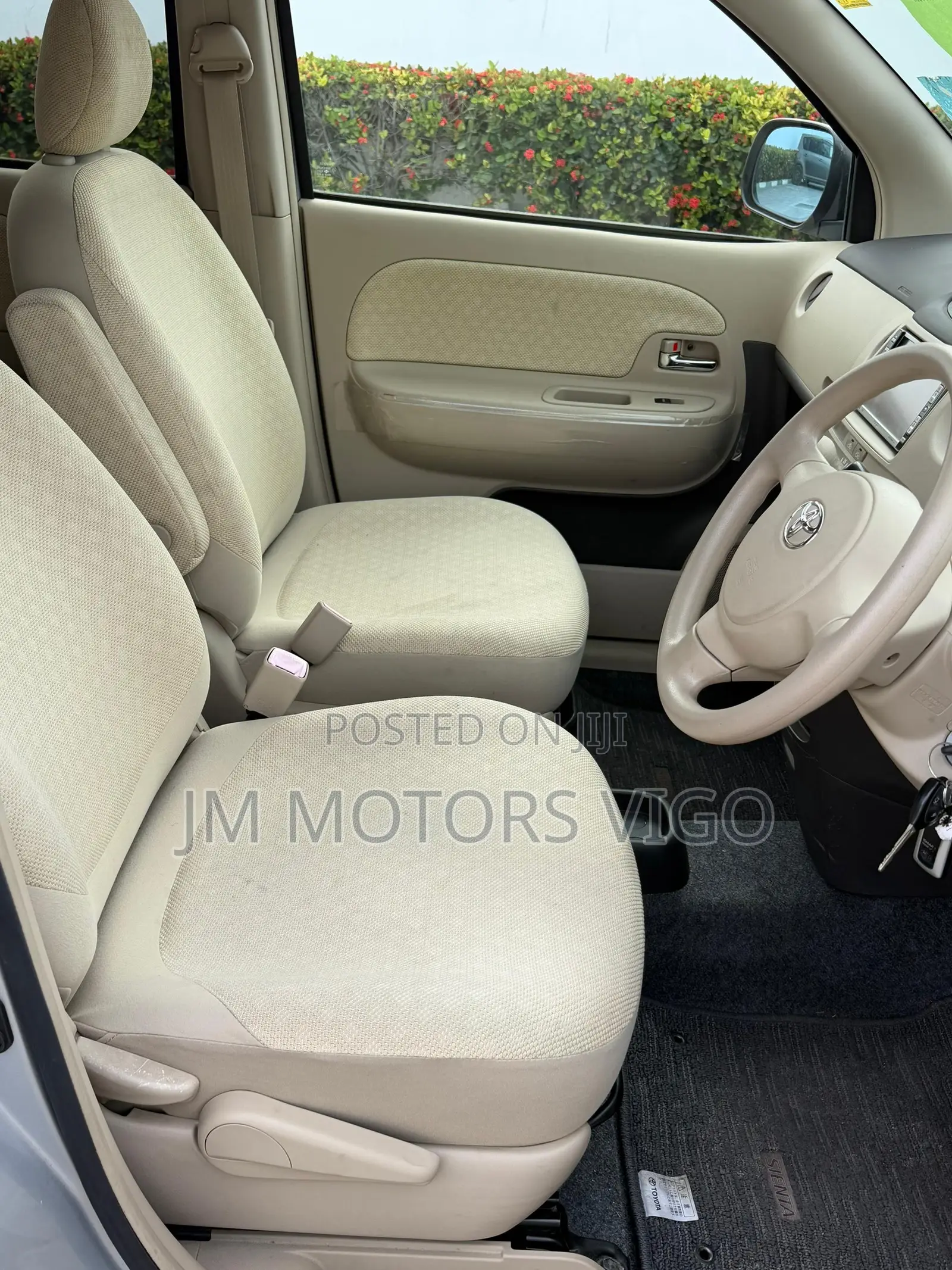 Toyota Sienta 2009 Silver