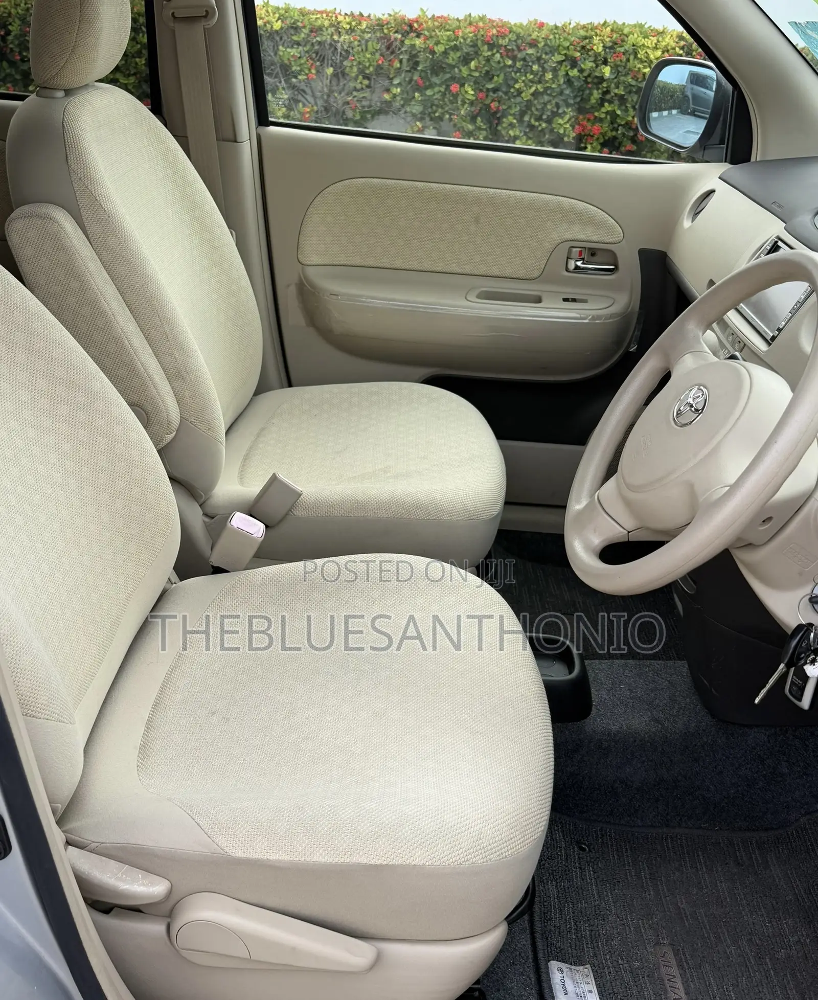Toyota Sienta 2008 Silver