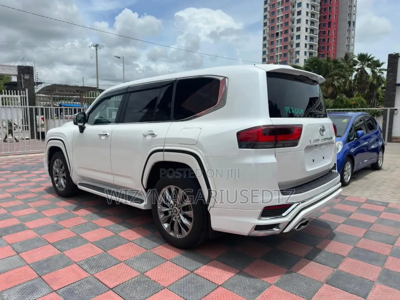 Toyota Land Cruiser 2024 Gold