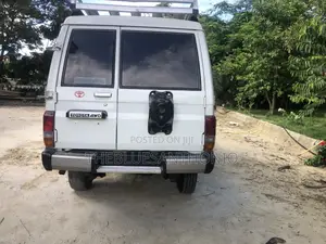 Toyota Land Cruiser 2017 White
