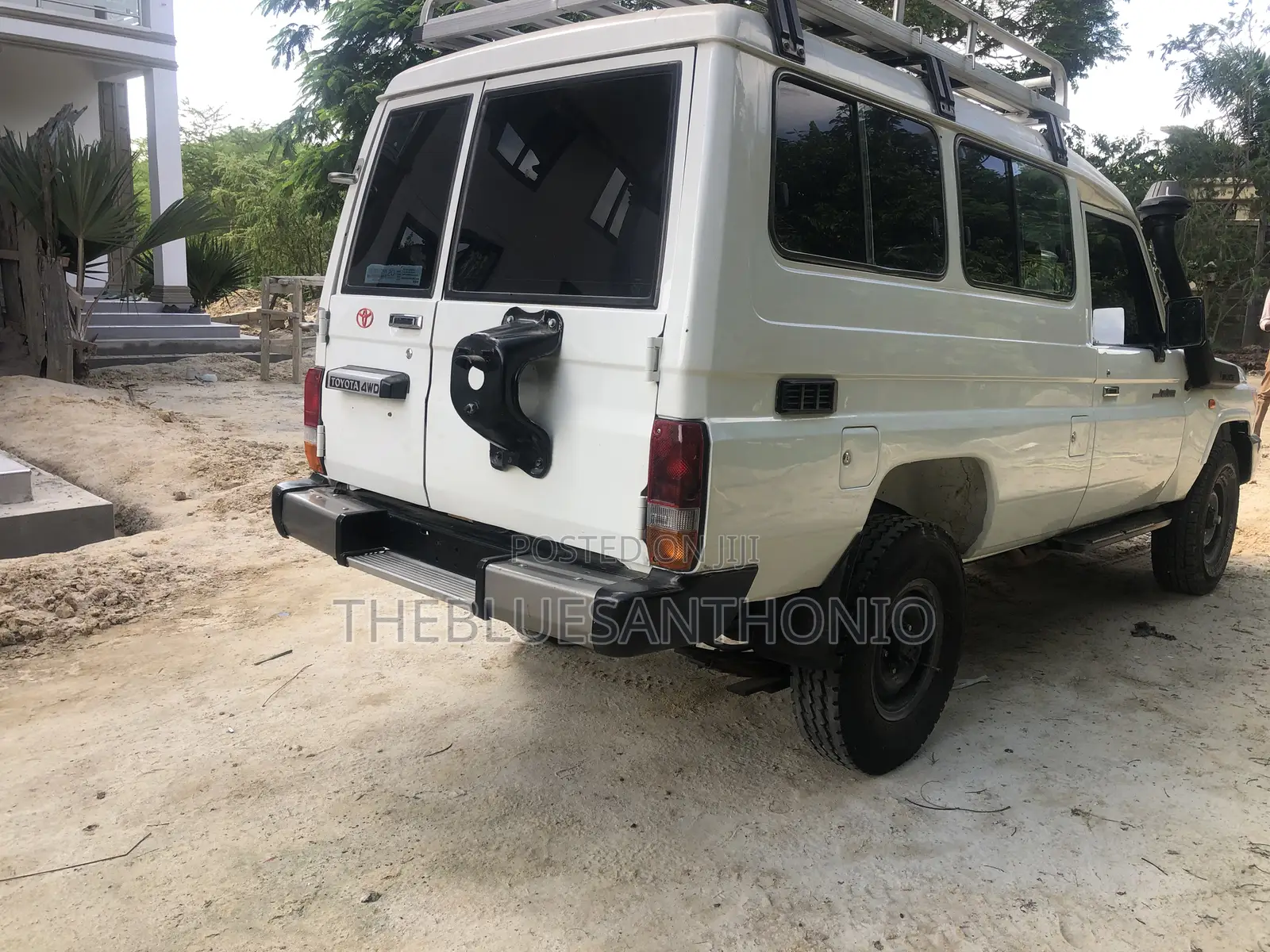 Toyota Land Cruiser 2017 White
