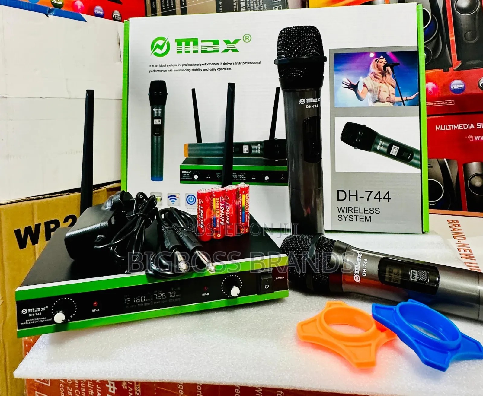 Omax Wireless Microphone {Dh 744}