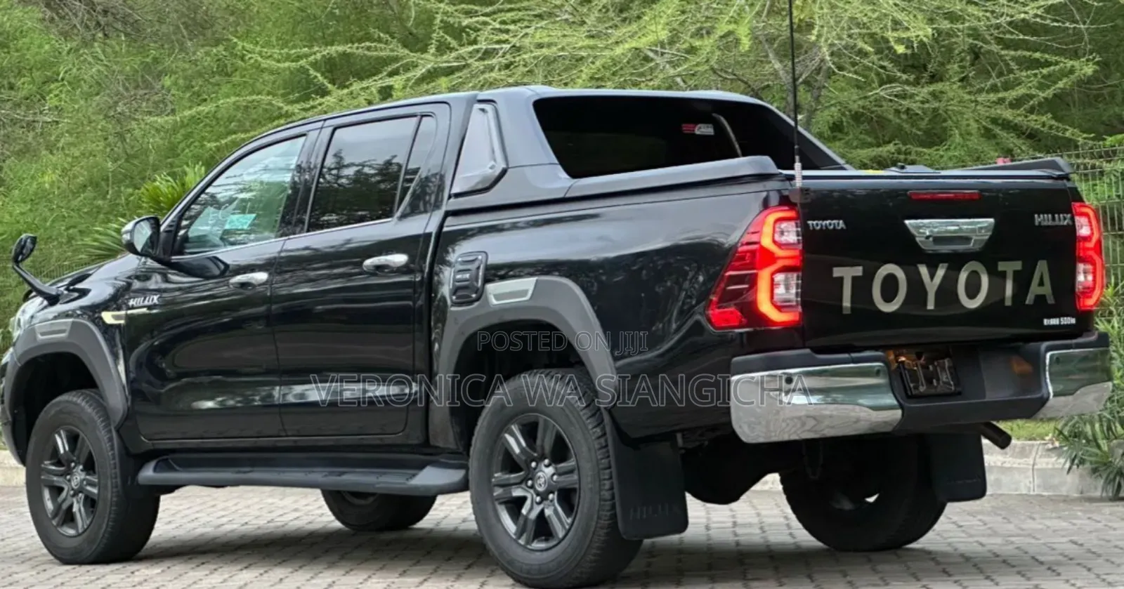 Toyota Hilux 2021 Black