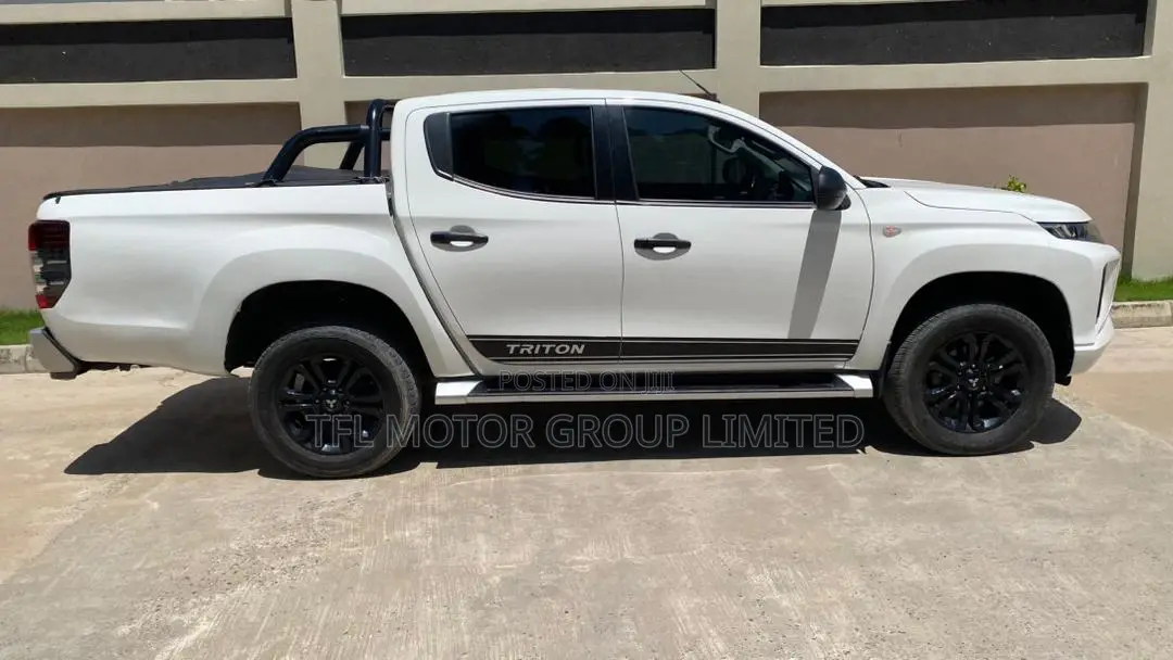 Mitsubishi Triton 2022 White