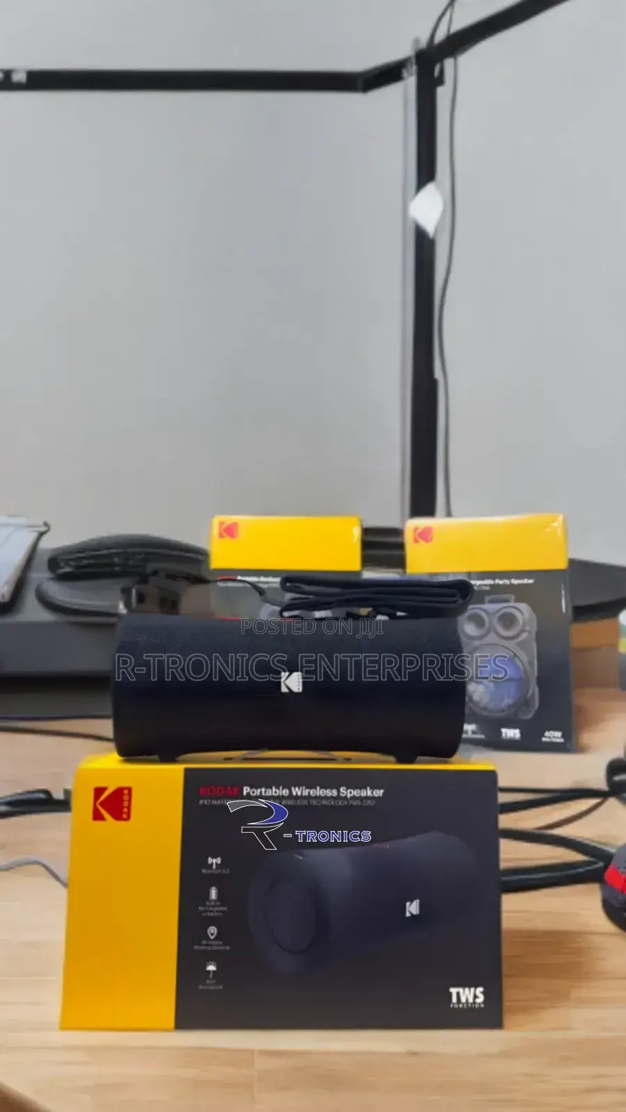 Kodak PWS-2257 Waterproof and Dustproof Portable Bluetooth Speaker