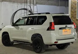 Toyota Land Cruiser Prado 2021 White