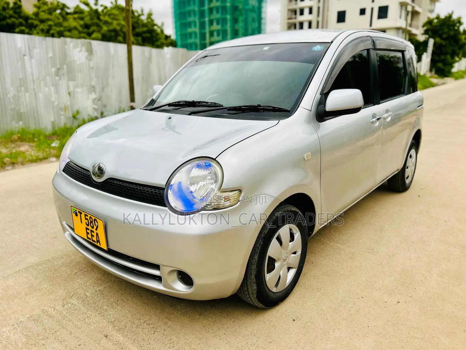 Toyota Sienta 2005 Silver