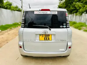 Toyota Sienta 2005 Silver