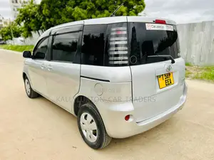 Toyota Sienta 2005 Silver