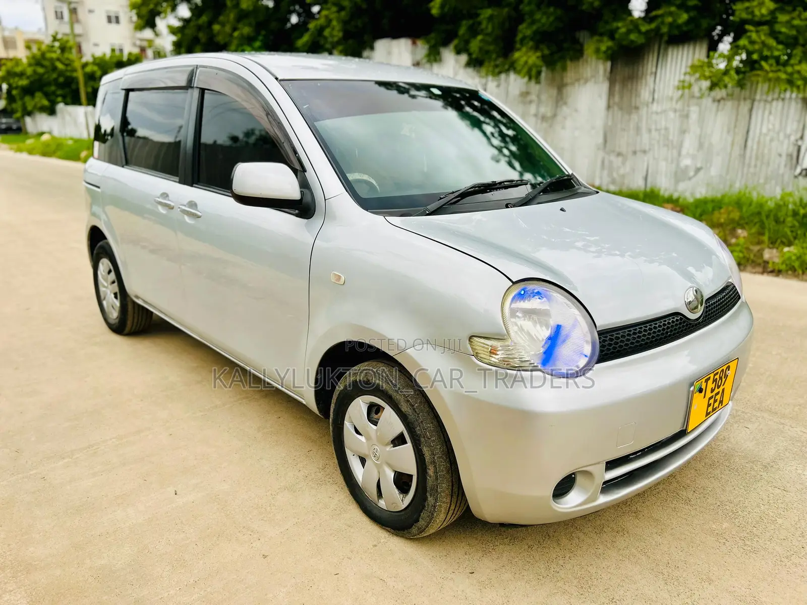 Toyota Sienta 2005 Silver