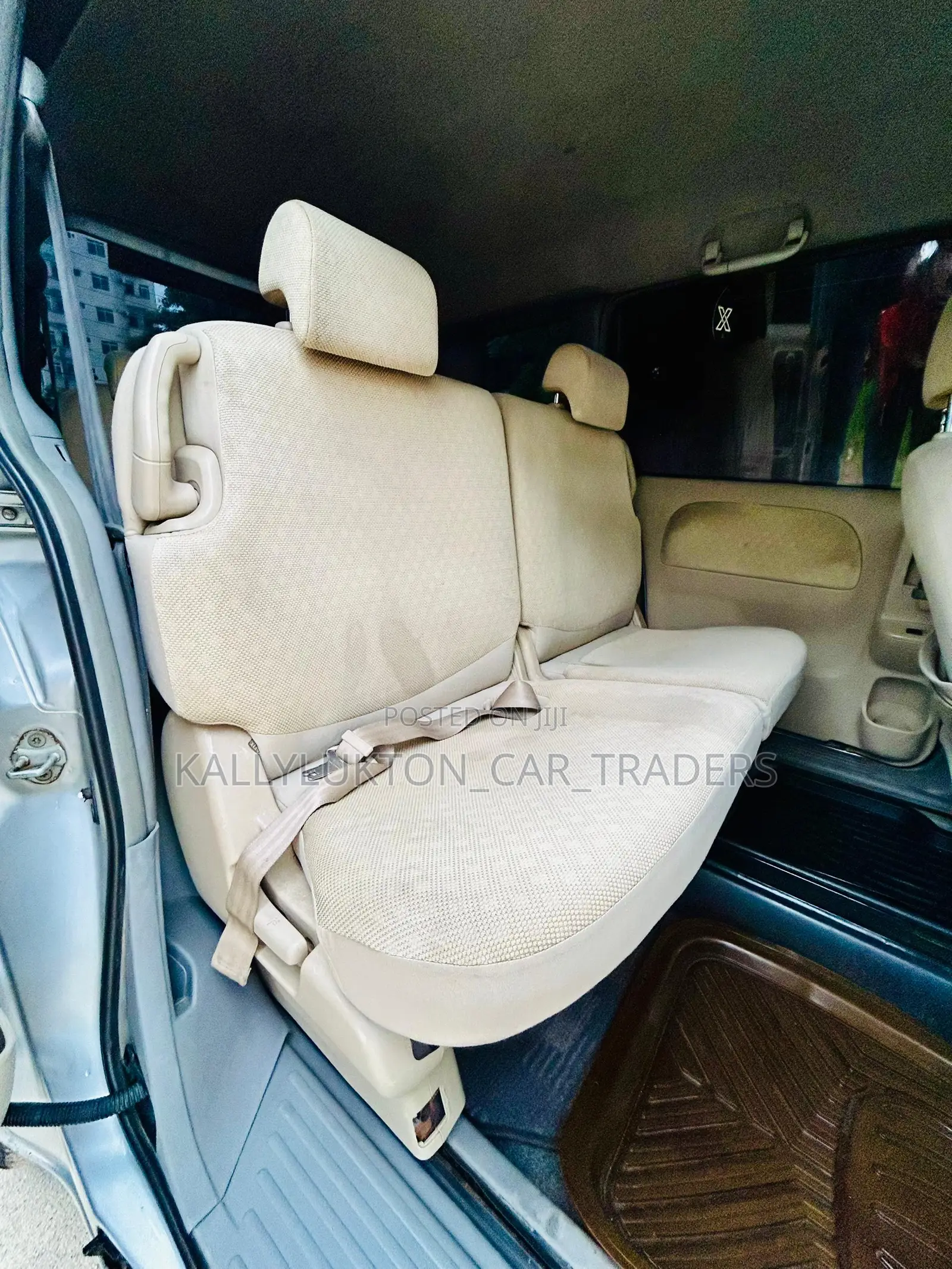 Toyota Sienta 2005 Silver