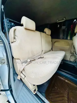 Toyota Sienta 2005 Silver