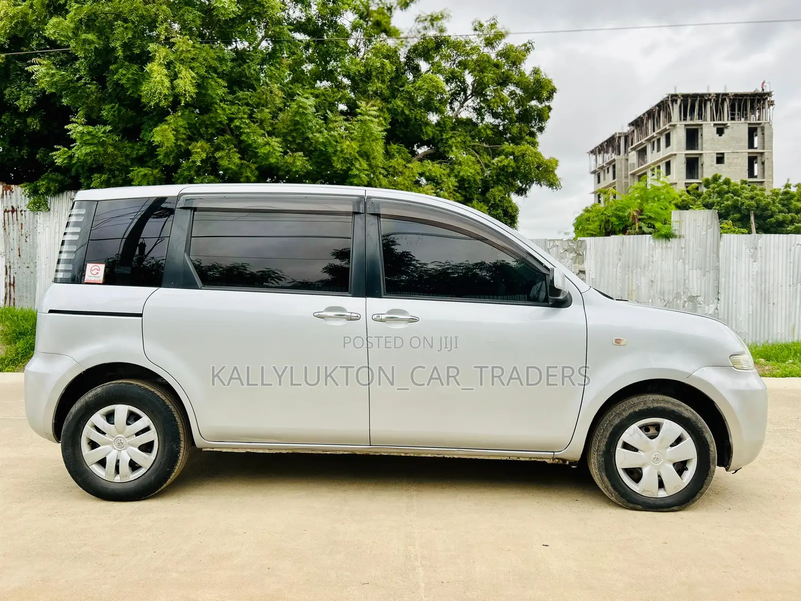 Toyota Sienta 2005 Silver