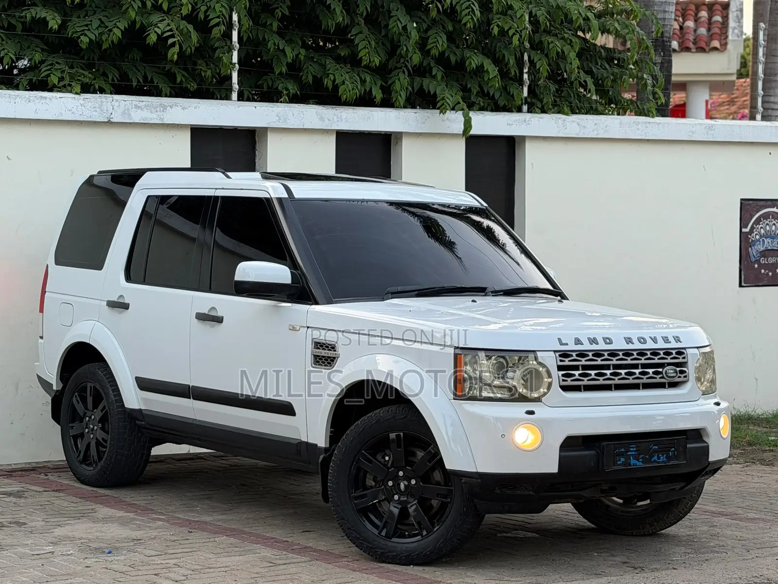Land Rover Discovery 2011 White
