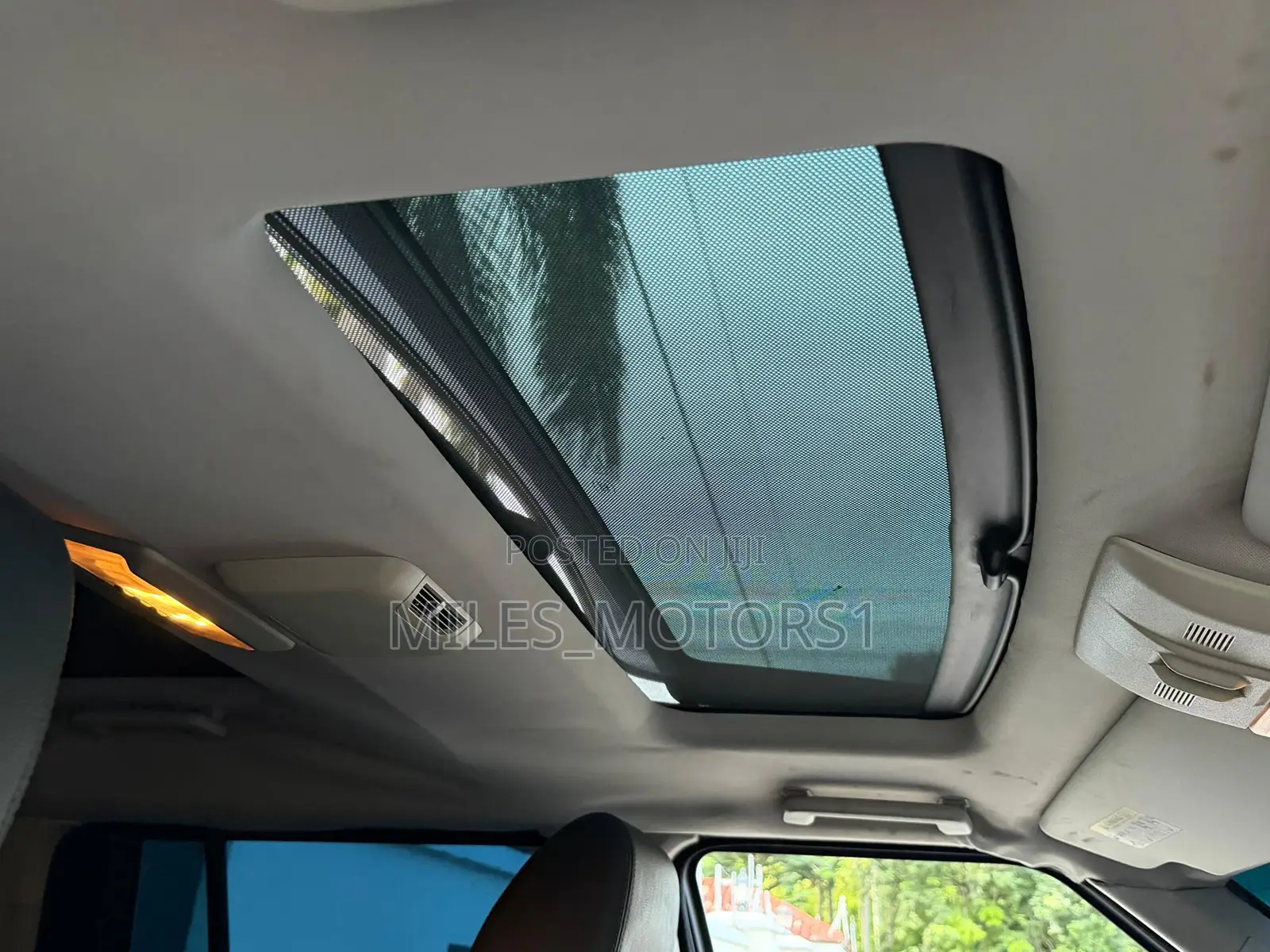 Land Rover Discovery 2011 White