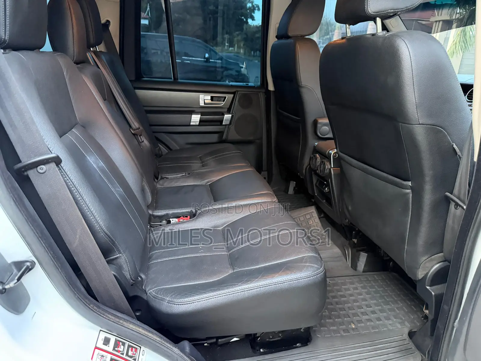 Land Rover Discovery 2011 White