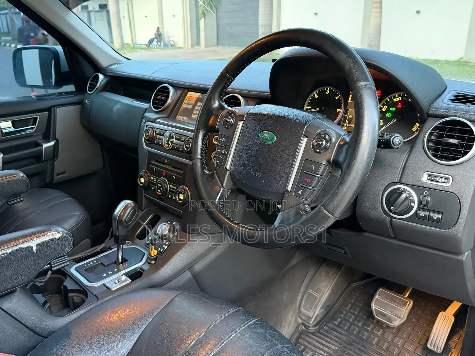 Land Rover Discovery 2011 White