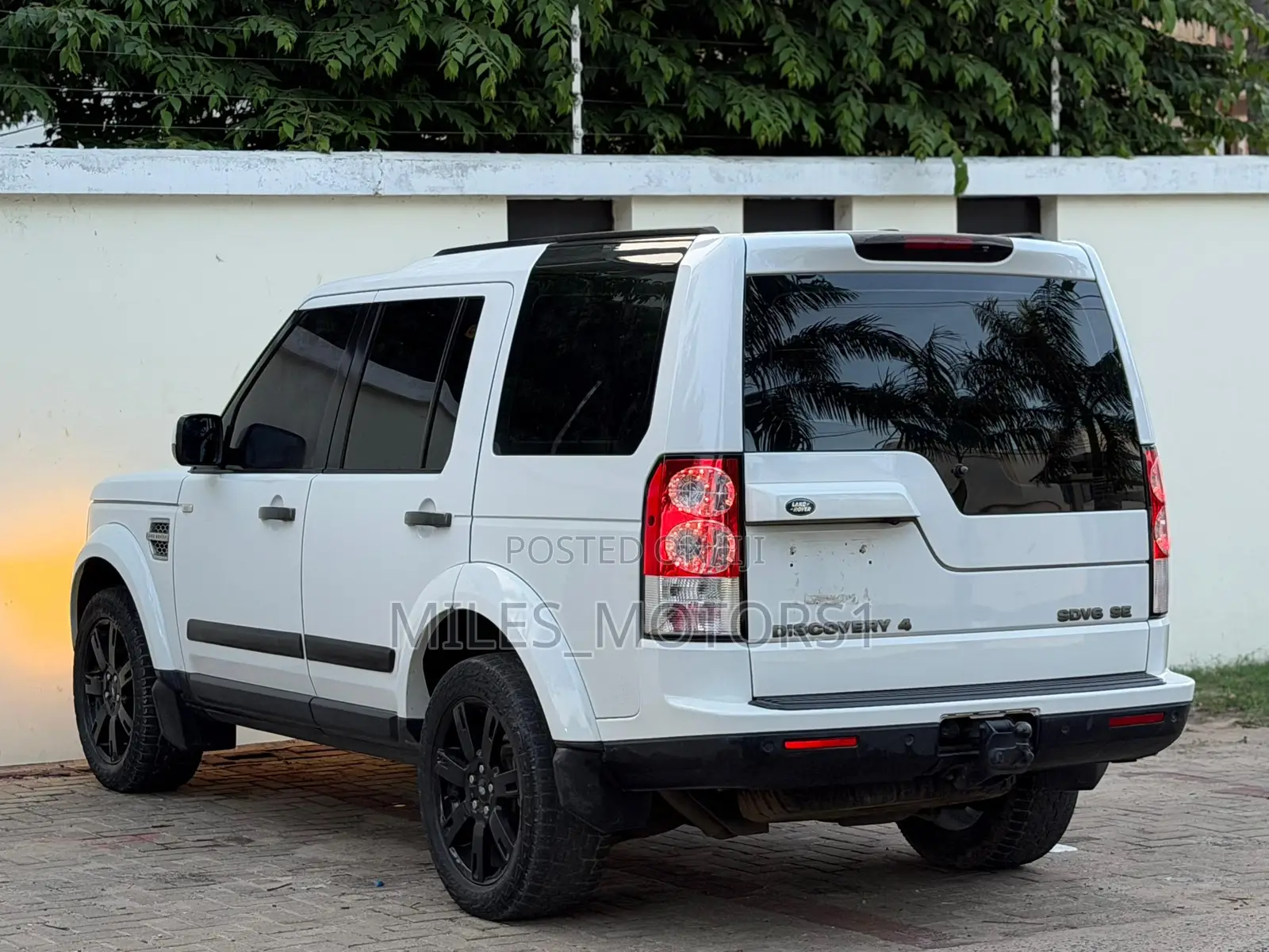 Land Rover Discovery 2011 White