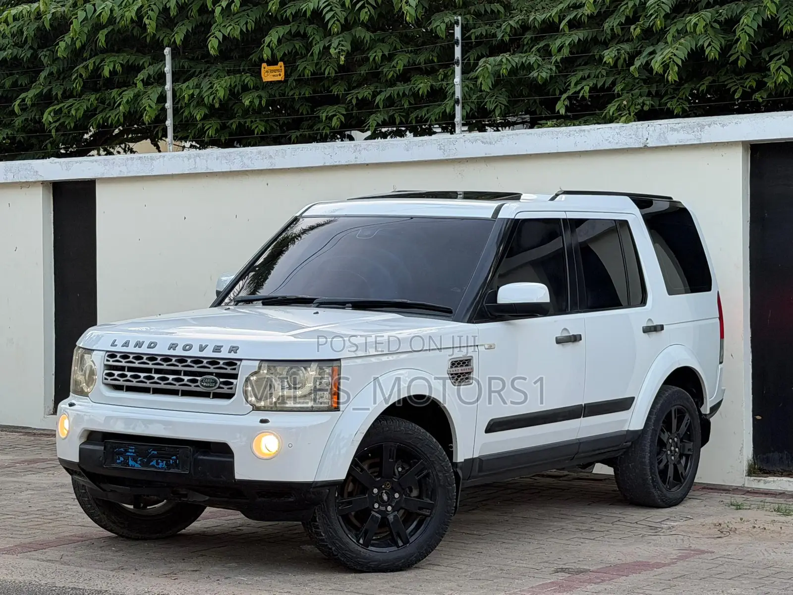Land Rover Discovery 2011 White