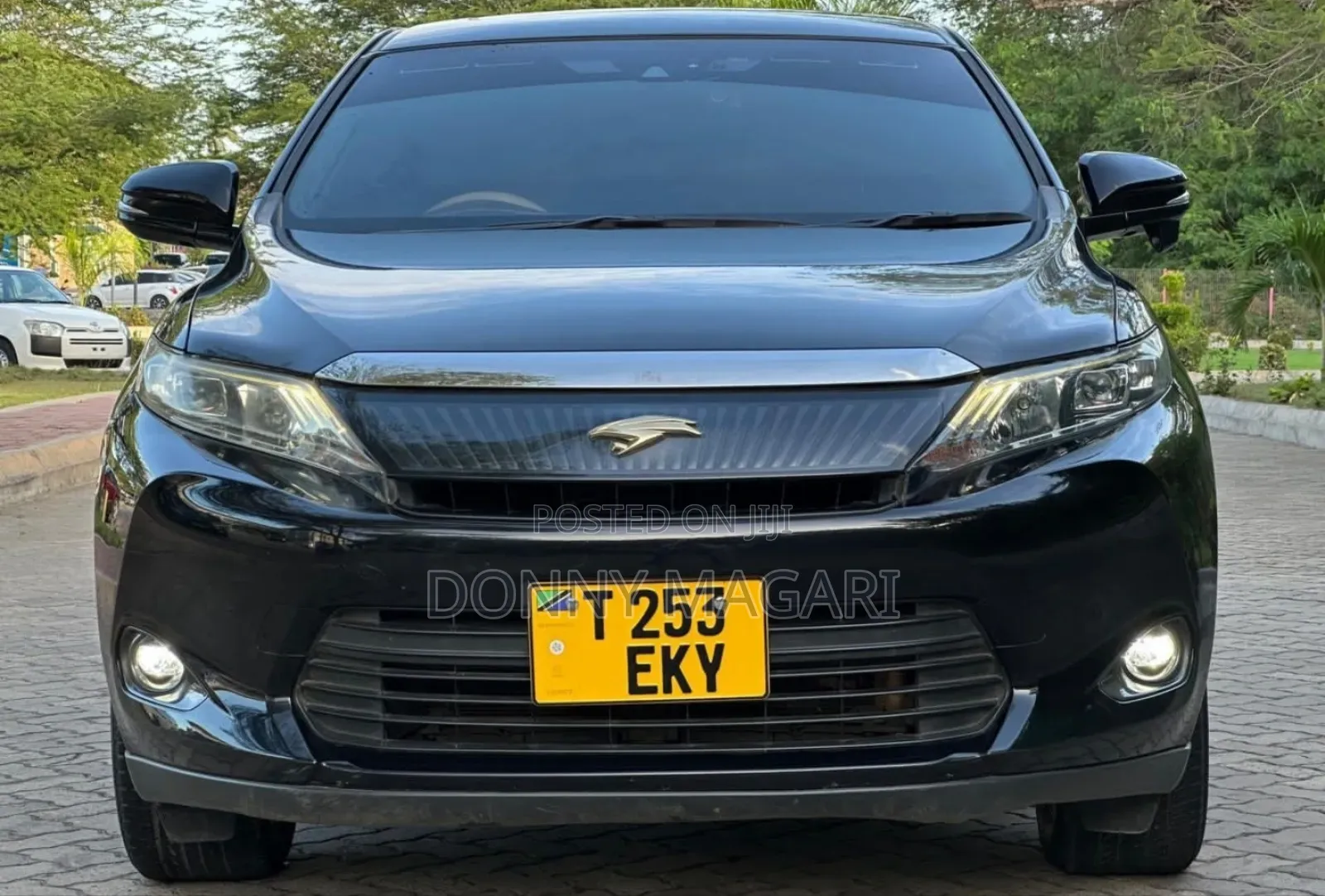 Toyota Harrier 2.0 2015 Black