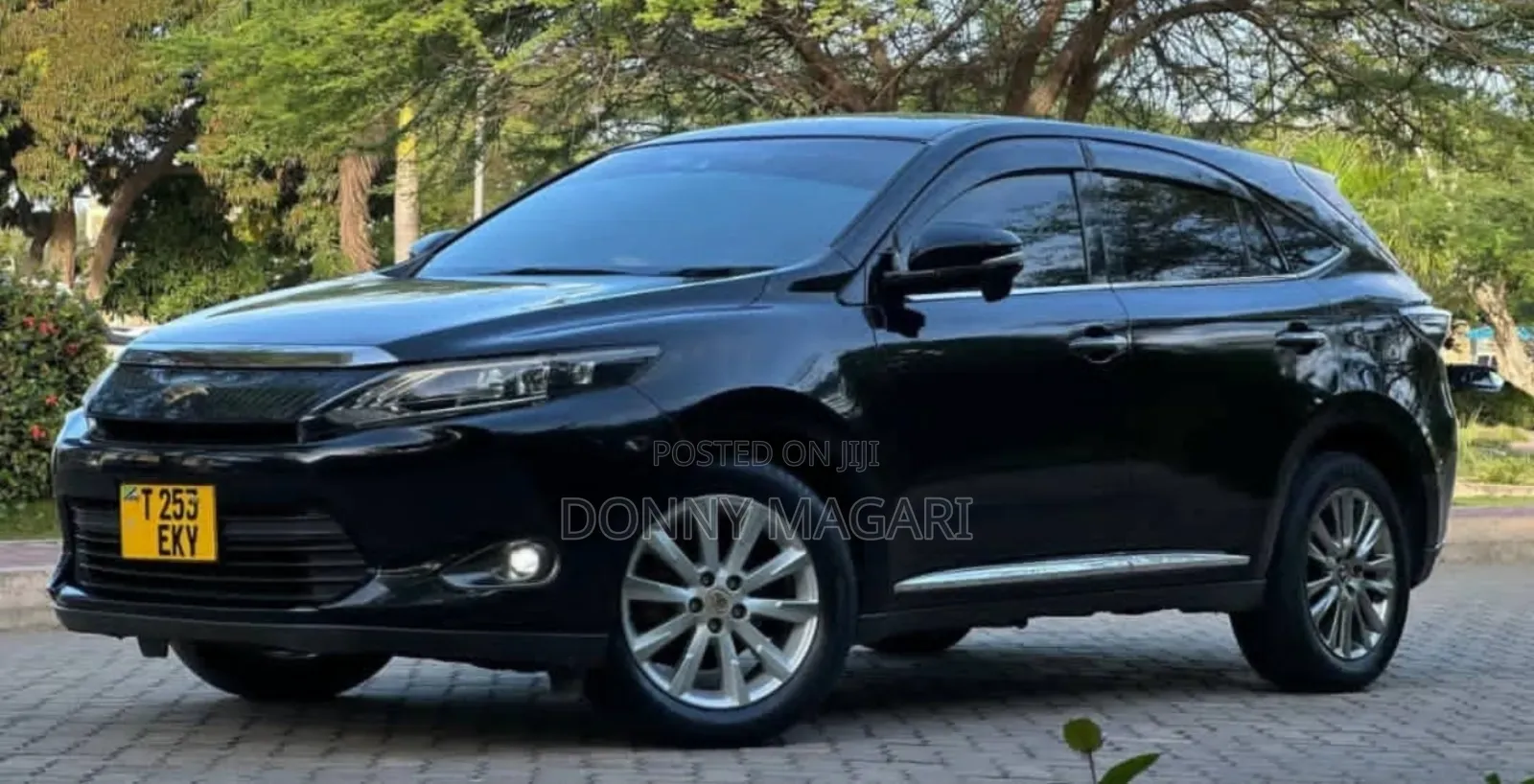Toyota Harrier 2.0 2015 Black