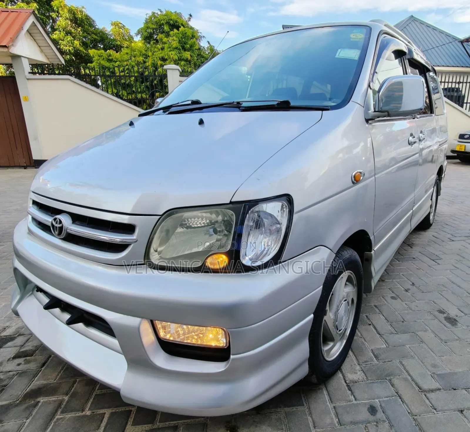 Toyota Noah 2002 Silver