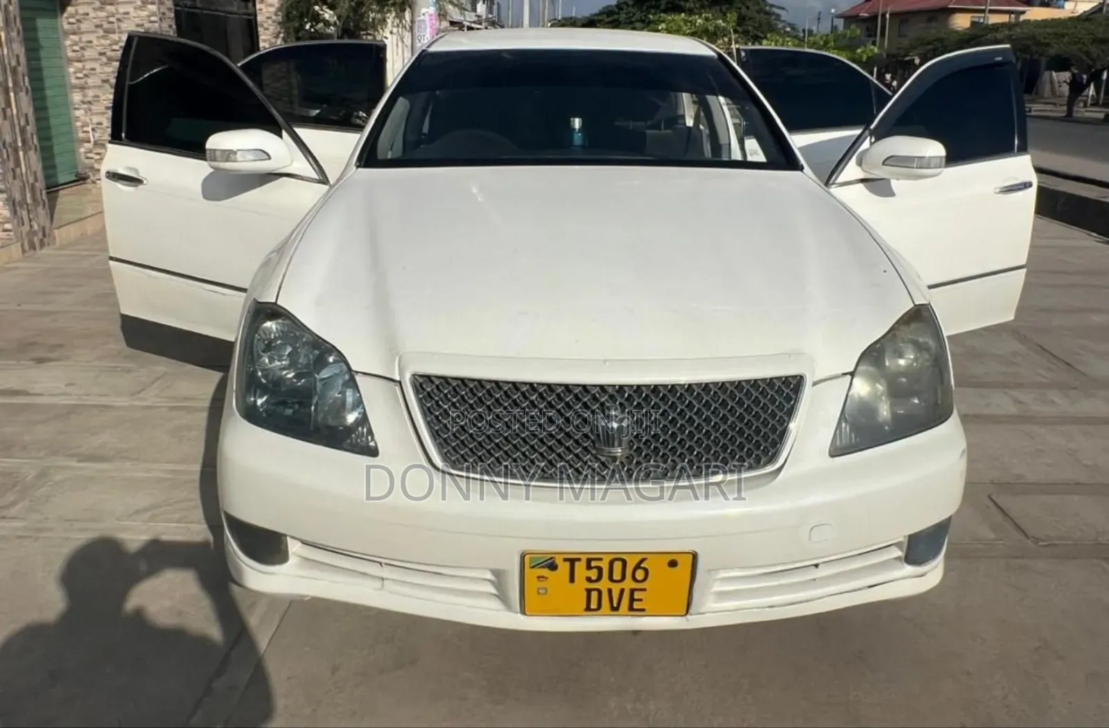 Toyota Crown 2004 White