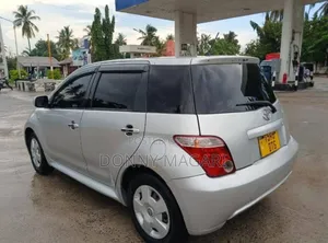 Toyota IST 2005 Silver