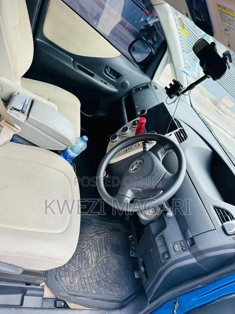 Toyota Ractis 2005 Blue